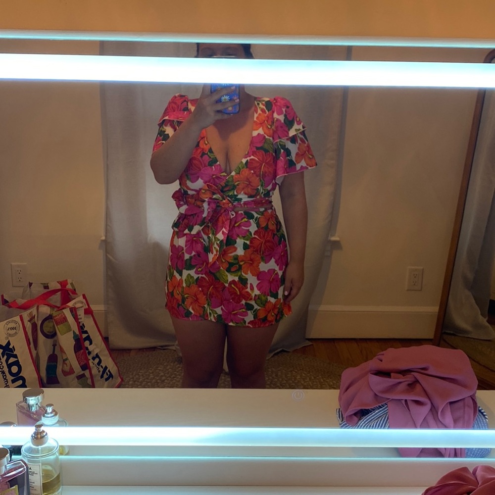 Show me your mumu set!! Never worn!! Size small. Perfect condition